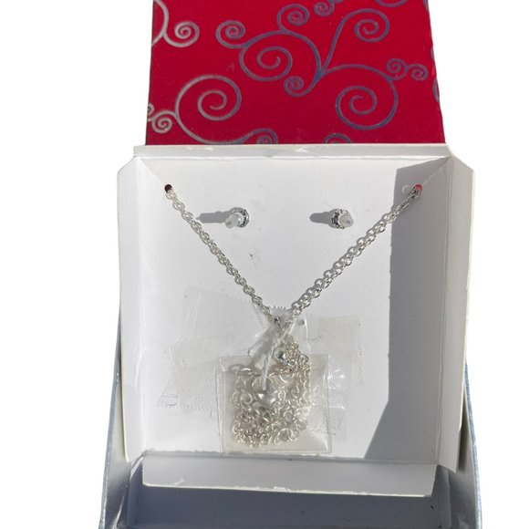 Designs by K&M 18" Necklace and Earrings Set Silver Tone new in the box - Picture 2 of 4